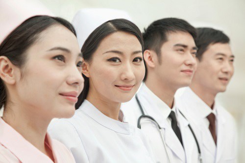 Điều dưỡng viên là nghề làm dâu trăm họ