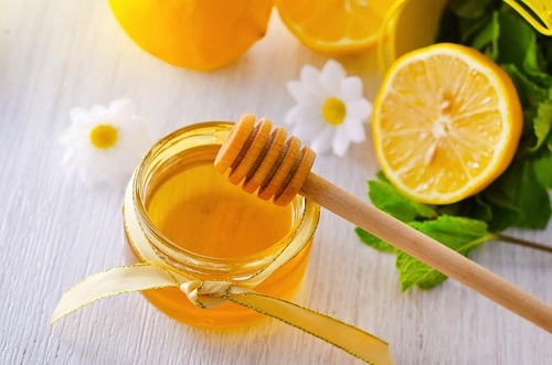 Trị mụn bằng chanh và mật ong