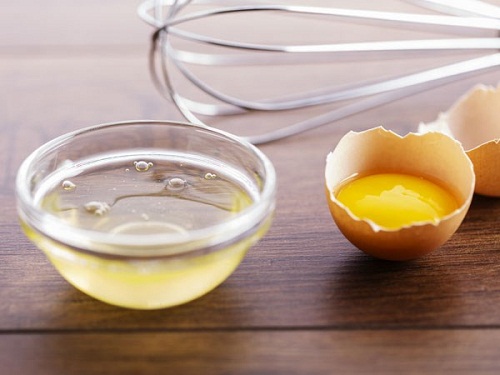 Trị mụn với lòng trắng trứng gà