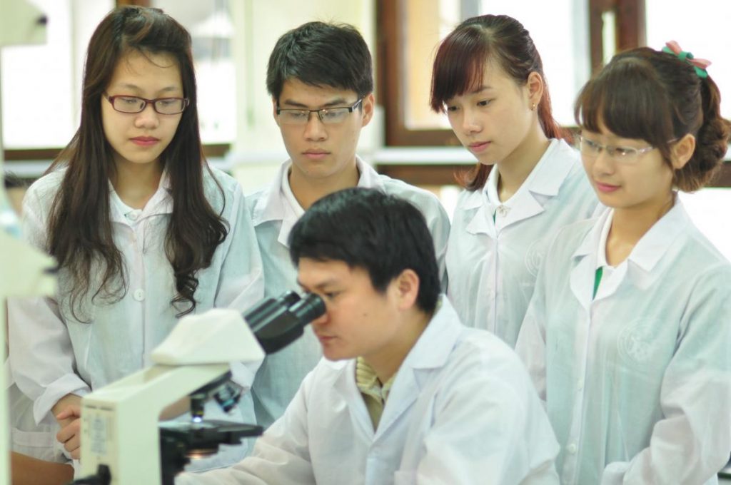 Sinh viên học Cao đẳng ngành xét nghiệm làm gì khi ra trường?