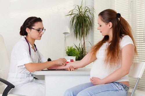 Làm xét nghiệm máu nào để biết có thai chính xác không
